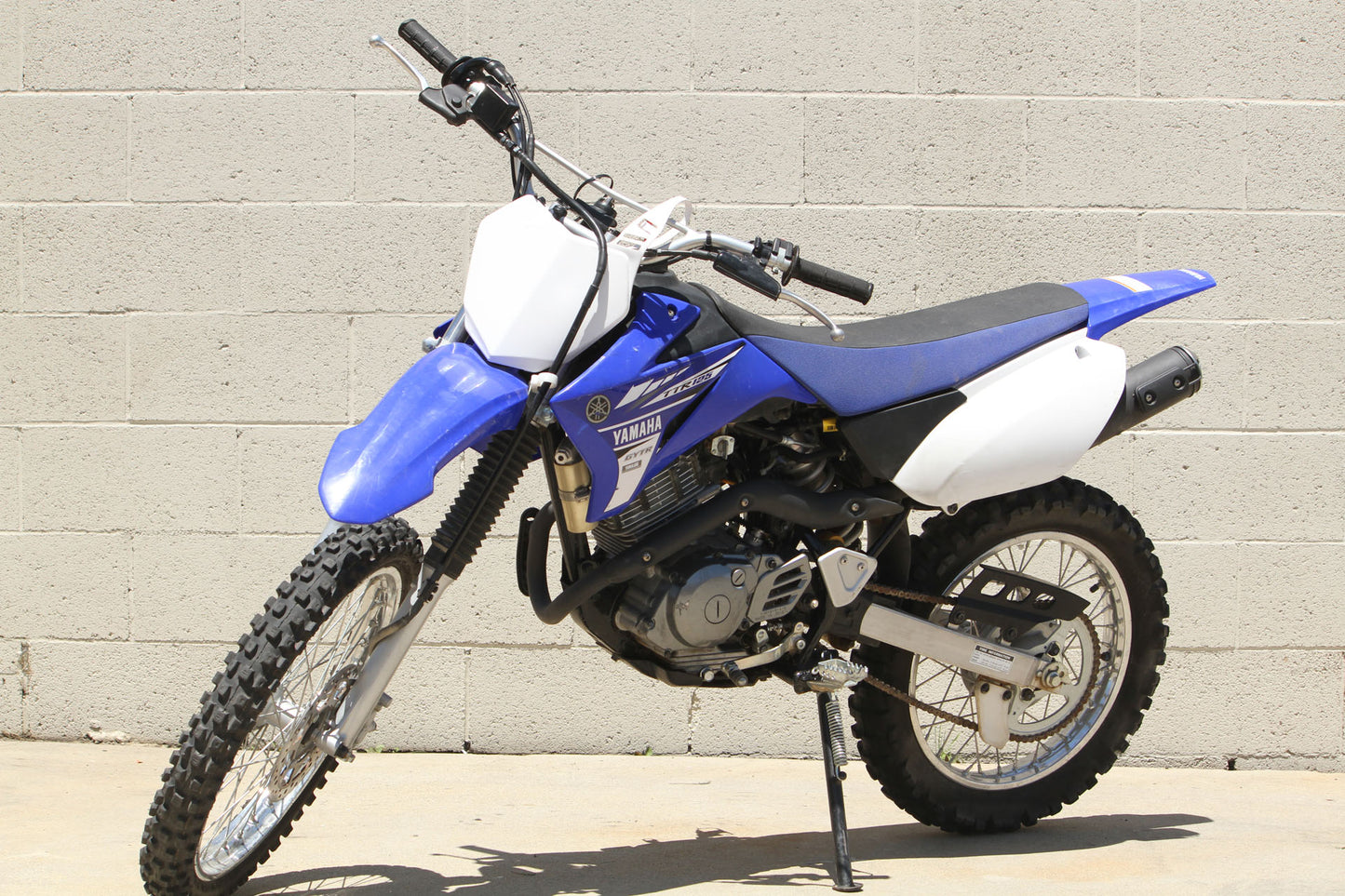Yamaha TT-R125 - Enduro Dirt Bike Rental 125cc