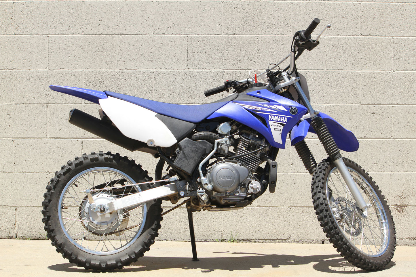 Yamaha TT-R125 - Enduro Dirt Bike Rental 125cc