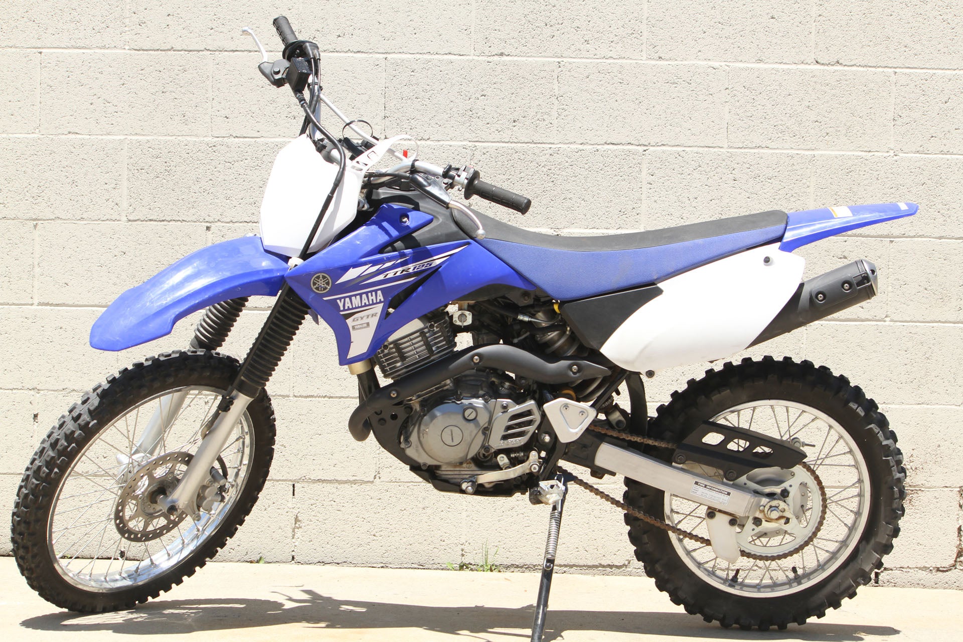 Yamaha TT-R125 - Enduro Dirt Bike Rental 125cc – Live100MOTO