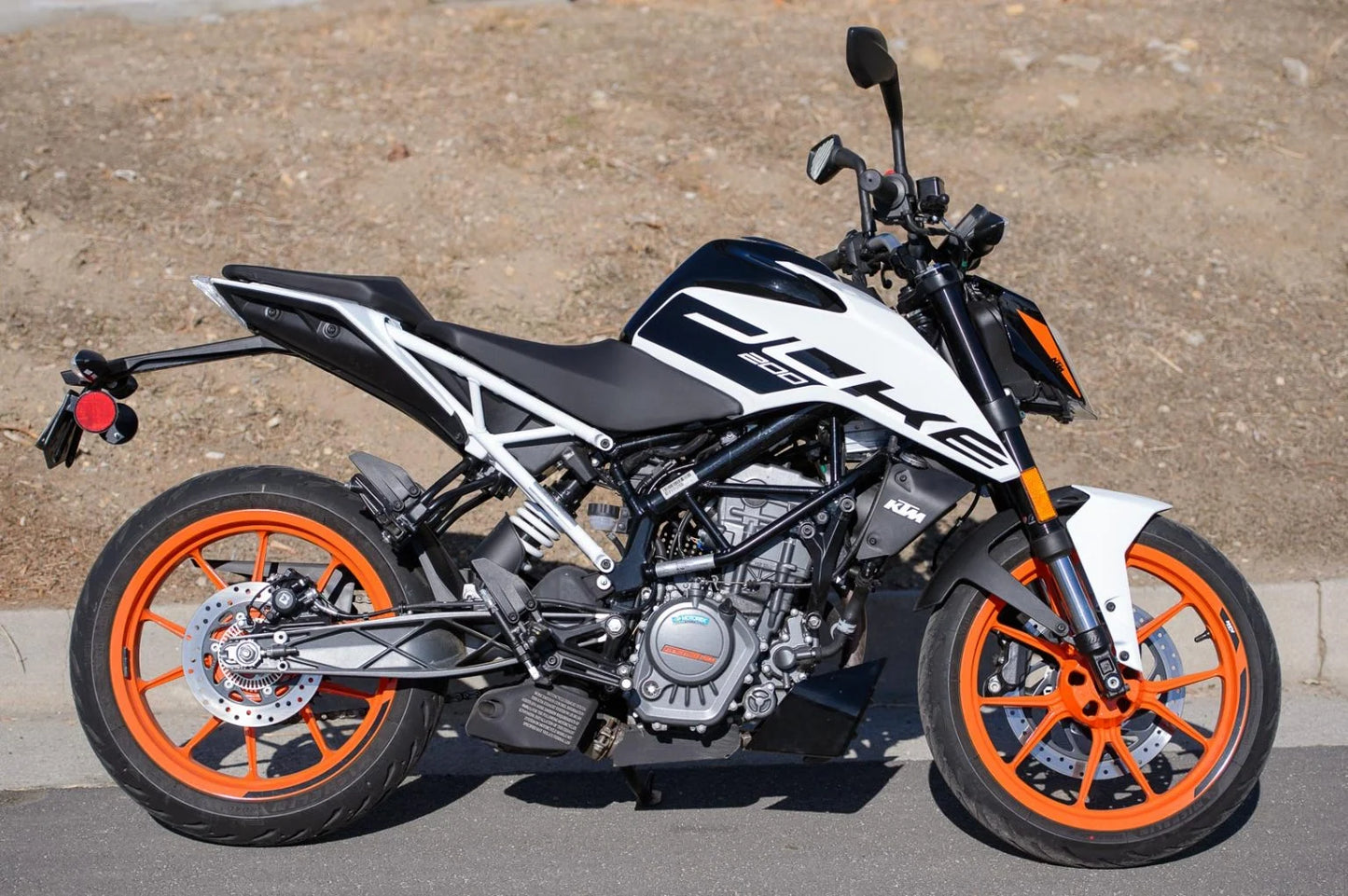 KTM 200 Duke Sports Bike Rental 200cc Live100MOTO