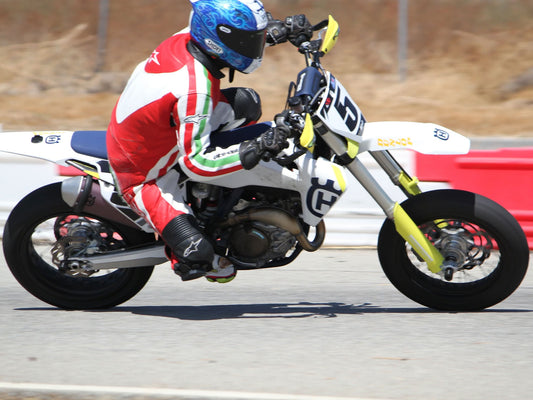 Yamaha TT-R125 - Enduro Dirt Bike Rental 125cc – Live100MOTO